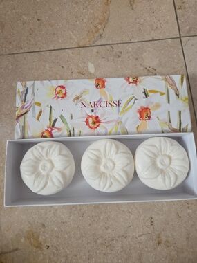 FRAGONARD NARCISSE WOMENS BOXED SET OF 3  2.6 OZ SCENTED SOAP NARCISSUS NEW RARE
